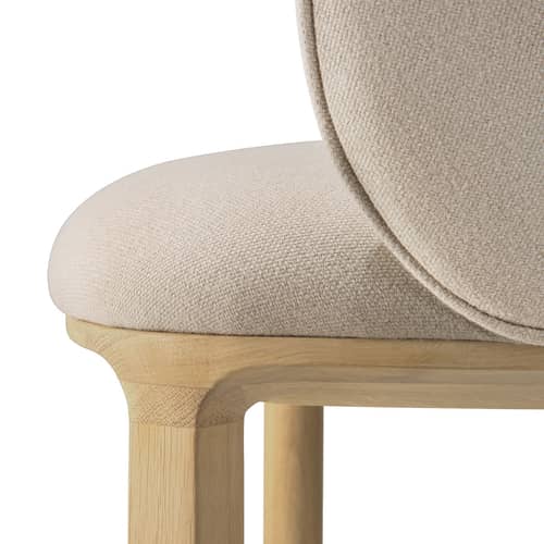 Poltrona imbottita Unda tessuto beige - Ethnicraft - Beige salato / Rovere naturale - Rovere massello, Schiuma ad alta densità, Tessuto poliestere