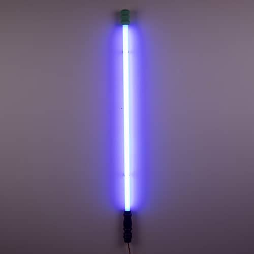 Applique avec prise Superlinea LED / L 134,5 cm - Seletti - Bleu nuit / Embouts vert & violet - Bois, Plastique, Verre