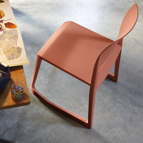 Chaise empilable Tip Ton RE orange / Plastique recyclé - Inclinable & ergonomique - Vitra - Corail - Polypropylène recyclé