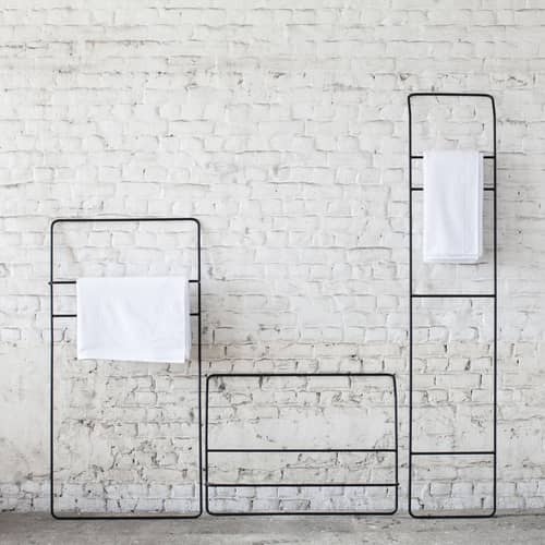 Porte-serviettes Juno High métal noir / à poser - L 40 x H 200 cm - Serax - Noir - Fer laqué