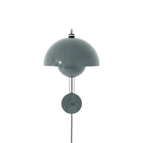 Applique avec prise Flowerpot VP8 métal bleu pierre / Verner Panton, 1968 - &tradition - Bleu pierre - Acier