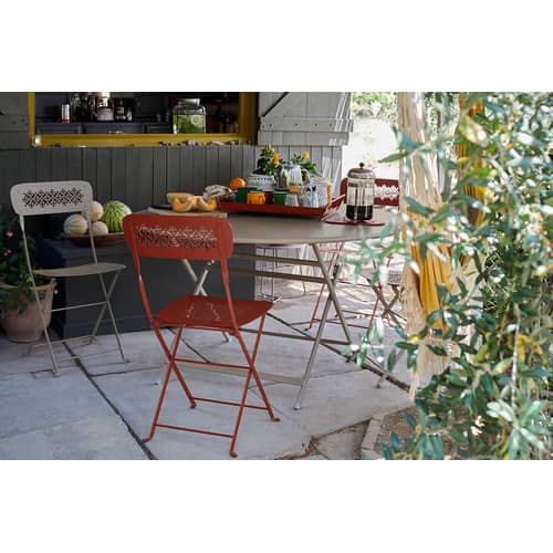 Tavolo pieghevole Caractère metallo rosso / Ø 128 cm - 7 persone - Fermob - amarena - Acciaio verniciato