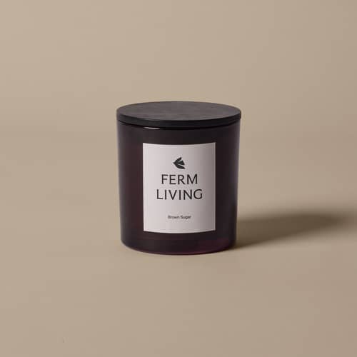 Candela profumata Vitto vetro viola / Zucchero rosso - H 10 cm - Ferm Living - Zucchero rosso - Cera di colza, Legno, Vetro
