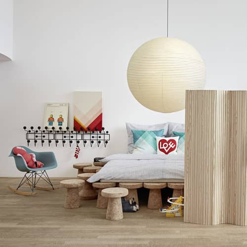 Schaukelstuhl RE RAR - Eames Plastic Armchair plastikmaterial schwarz / (1950) - Recycelt - Vitra - Schwarz / Fuß verchromt / Helles Holz - Massivahorn, Recycelter Kunststoff (Post-Consumer), verchromter Stahl