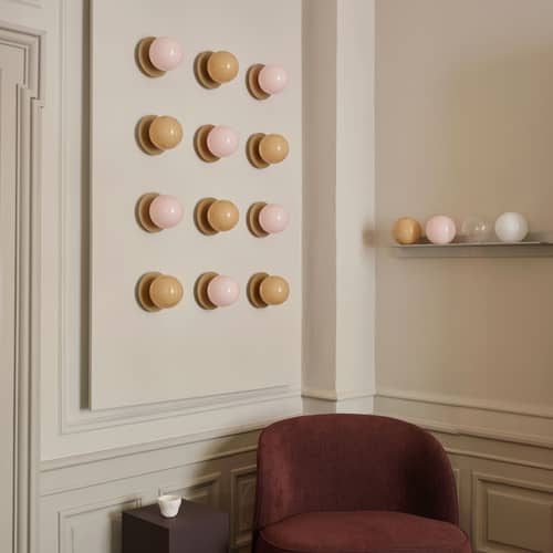 Applique salle de bains Liila 1 Medium / Plafonnier - Ø 14 cm - NUURA - Miel (verre lisse) / Doré - Aluminium, Verre soufflé bouche