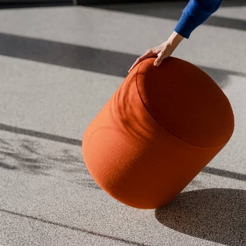 Sitzkissen Folk Grand textil orange / Ø 40 x H 40 cm - NOO.MA - Terracotta (Wolle) -  Ouate, Holz, Schaumstoff, Wolle