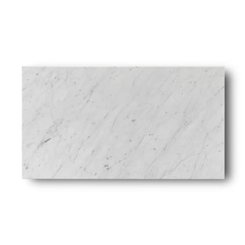 Tavolino Plinth Grand pietra bianco / Marmo - 137 x 76 cm x H 28 cm - Menu - Marmo di Carrara (bianco) - Legno di acacia, Marmo
