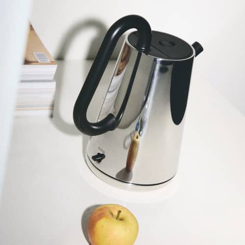 Bouilloire électrique Toru métal / 1,7 L - Alessi - Acier poli / Noir - Acier inoxydable poli, Résine thermoplastique