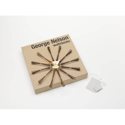 Spindle Clock Wall clock natural wood / By George Nelson, 1948-1960 / Ø 57 cm - Vitra - Walnut - Aluminium, Solid walnut