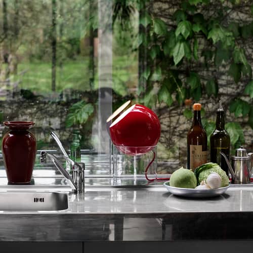 Lampada da tavolo Topan VP13 metallo rosso / H 31 cm - Verner Panton, 1959 - &tradition - Rosso Vermiglio - Acrilico, Alluminio laccato