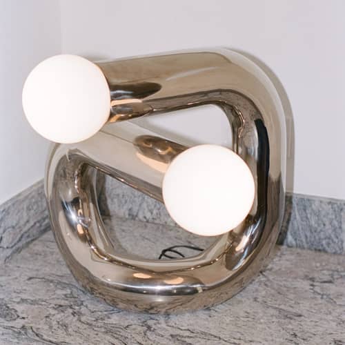 Lampe de table Sphinx métal argent - Axel Chay - Poli miroir - Acier chromé, Verre