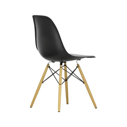 Sedia RE DSW - Eames Plastic Side Chair materiale plastico nero / (1950) - Gambe legno chiaro / Riciclata - Vitra - Nero/ acero giallo - Acero massiccio, Plastica riciclata post-consumo