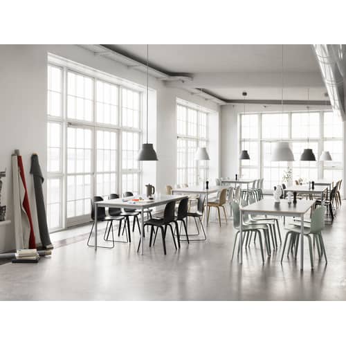 Stuhl Visu holz schwarz / Holzbeine - Muuto - Schwarz - Eschefurnier