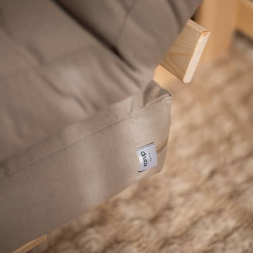 Canapé convertible Roots / L 140 cm - 3 positions beige / Structure pin clair - KARUP DESIGN - Beige 747 / Pin clair - Fibres recyclées mélangées, Mousse, Pin massif certifié FSC, Tissu