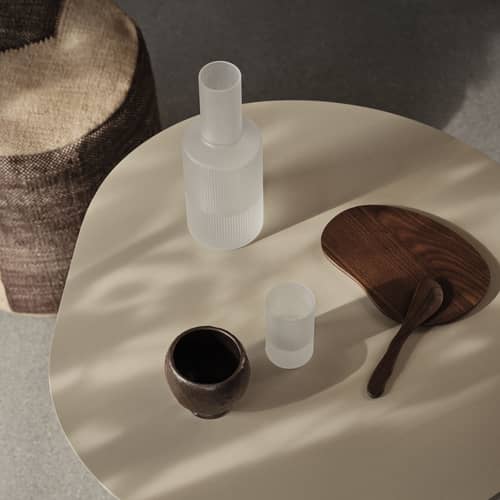 Carafe Ripple verre blanc / 1L - Verre strié - Ferm Living - Givré - Verre soufflé bouche