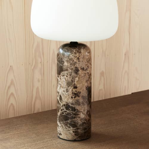 Lampe de table Kin LED marbre marron / Ø 20 x H 40 cm - Northern  - H 40 cm / Marbre marron - Marbre Dark Emperador, Verre soufflé bouche