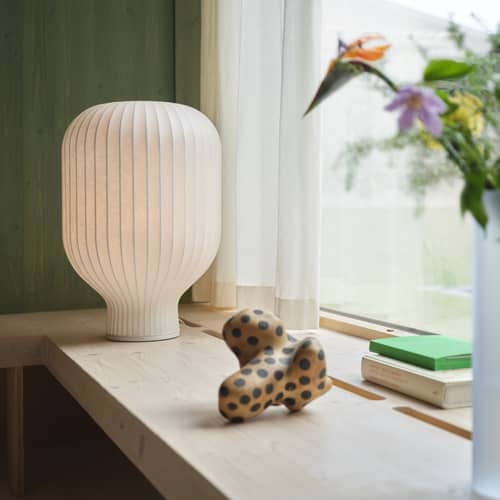 Lampe de table Strand tissu blanc / Ø 40 x H 59 cm - Muuto - H 59 cm / Blanc - Acier, Résine cocon
