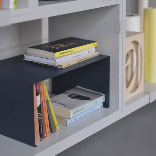  Accessory metal blue / Half-shelf for stacked Unit - W 39.6 x D 28 x H 20 cm - Muuto - Blue - Steel