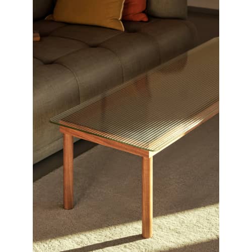 Couchtisch Kofi glas holz natur / 140 x 50 cm - Glas & Holz - Hay - Eiche / Riffelglas transparent - Geriffeltes Hartglas, massive Eiche