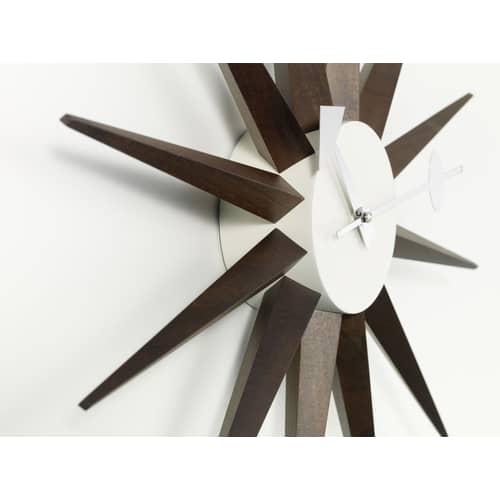 Uhr Sunburst Clock holz natur / By George Nelson, 1948-1960 / Ø 47 cm - Vitra - Nussbaum dunkel - Metall, Nussbaum massiv