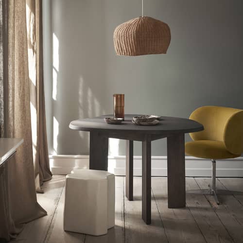 Table ovale Tarn / Forme asymétrique - Ø 113,5 cm - Ferm Living - Ø 113,5 cm / Bois foncé - Hêtre massif teinté