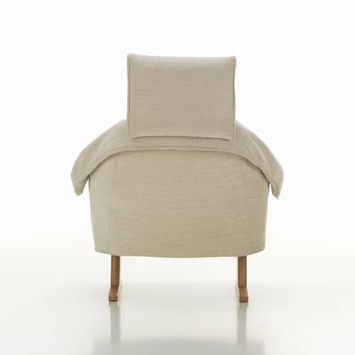 Poltrona imbottita Bascule Highback tessuto beige / Meccanismo di inclinazione - Piedi in rovere - Vitra - Colore crema (tessuto Iroko) / Piede in Rovere - Rovere massello, Schiuma PU riciclabile, Tessuto