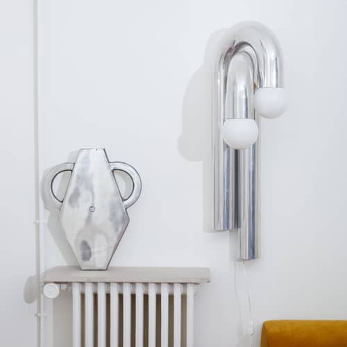 Applique avec prise Potence Double métal argent / H 110 cm - Axel Chay - Poli miroir - Aluminium poli, Verre