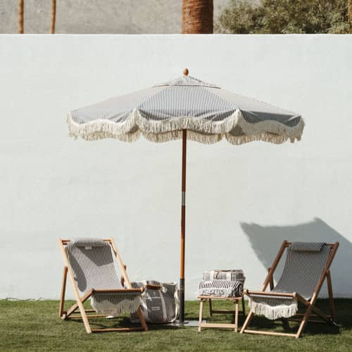 Sonnenschirm The Market textil blau / Ø 210 cm - BUSINESS & PLEASURE - Blau gestreift / Laurens stripe - Laminiertes Holz, Outdoor-Gewebe