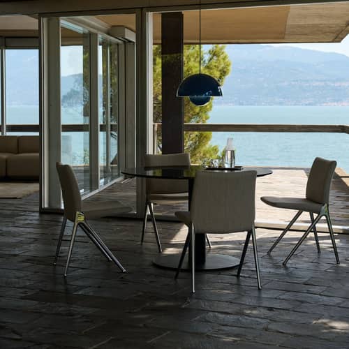 Chaise rembourrée Kape IF7 tissu beige - &tradition - Tissu beige (Barnum 101) / Pieds chromés - Aluminium, Bois certifié FSC, Mousse, Tissu