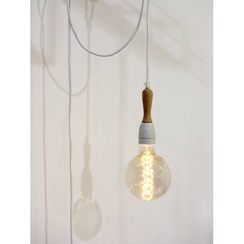 Lampe baladeuse Studio Simple  / Câble L 300 cm avec prise + douille - Serax - Blanc / Bois naturel - Bois, Céramique, Tissu