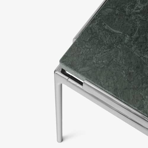 Table basse Sett LN13 marbre vert / 100 x 100 x H 34 cm - &tradition - Marbre vert / Chromé foncé - Fonte d\'aluminium, Marbre Guatemala