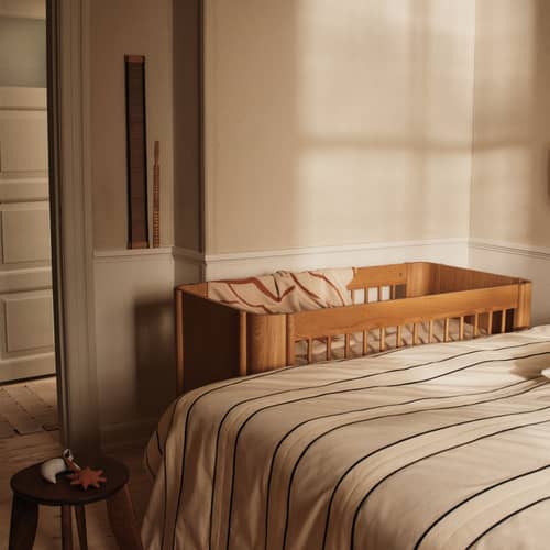 Tilu Convertible baby bed natural wood - Ferm Living - Oak - Oak veneer, Solid oak