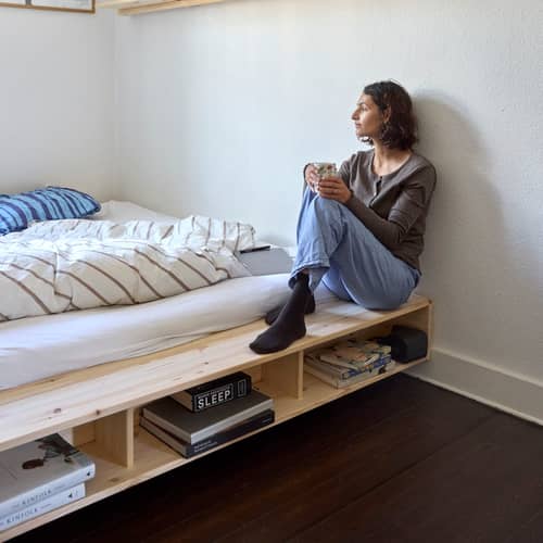 Lit double Merge / Pour matelas 140 x 200 cm - Banc / rangement intégré - KARUP DESIGN - Pour matelas 140 x 200 - Pin massif certifié FSC