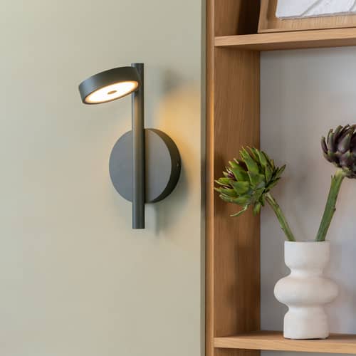 Applique avec prise Okinawa LED / 1 diffuseur orientable - GOOD&MOJO - Vert - Frêne