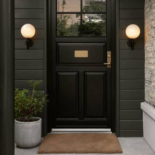 Applique d\'extérieur Miira OUTDOOR - NUURA - Blanc opalin / Noir - Mouth blown glass, Thermolacquered aluminium