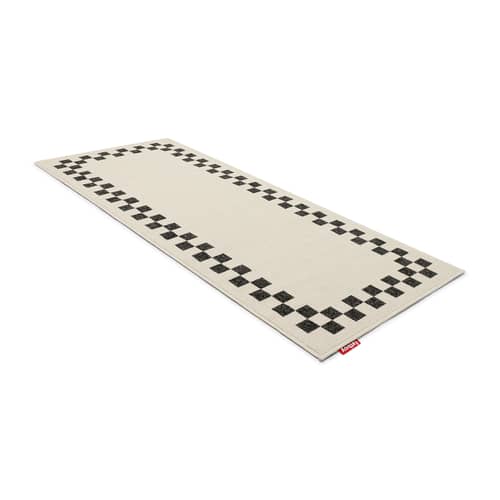 Carpretty Catwalk Outdoor rug textile grey / 200 x 80 cm - Fatboy - Check Border / Cream & Charcoal grey - Woven polypropylene