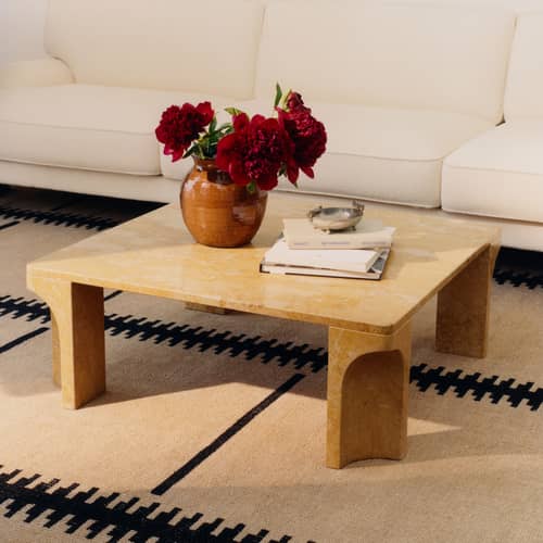 Table basse Doric marbre jaune / 80 x 80 cm - Gubi - Marbre ambre miel - Marbre
