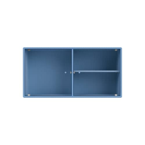 Wandablage Ripple I holz blau / Vitrine - B 69,6 x T 20 x H 35,4 cm / Gewelltes Glas - MONTANA - Azure 154 - Geriffeltes Glas, lackierte Holzfaserplatte