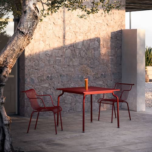 South Stackable dining chair metal red / Konstantin Grcic, 2023 - Magis - Burgundy - Steel