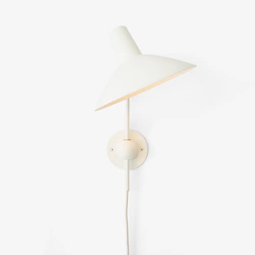 Tripod HM12 Wall light with plug metal white / 1953 Model - Steerable - &tradition - Mat white - Aluminium, Brass, Steel