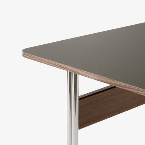 Bureau Pavilion AV16     / Linoleum- 130 x 65 cm - &tradition - Noyer / Anthracite - Acier chromé, Contreplaqué de noyer, Linoléum
