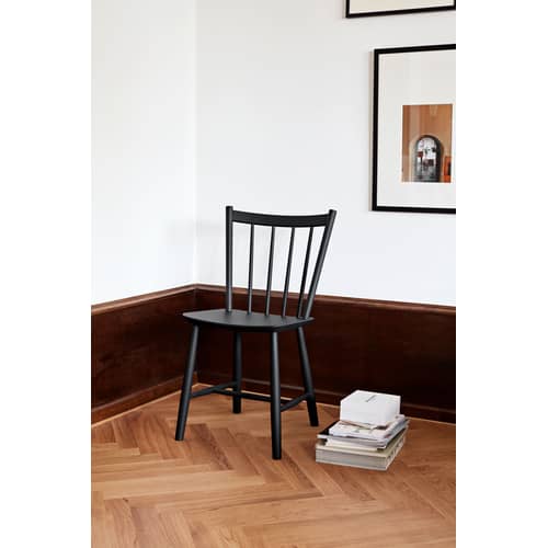 Chaise J41 bois noir / Réédition 1950 - Hay - Noir - Hêtre laqué