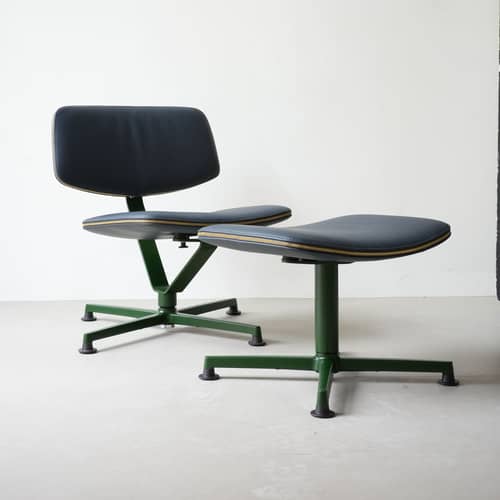 Repose-pieds Arba / Cuir - Bouroullec, 2024 - raawii - Cuir bleu foncé / Base vert foncé - Acier, Aluminium, Contreplaqué, Cuir, Mousse