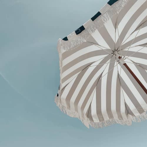Holiday Parasol textile blue / Ø 150 cm - BUSINESS & PLEASURE - Striped blue / Crew - Aluminium, Outdoor fabric, Wood