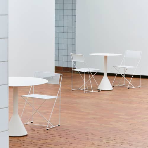 X-Line OUTDOOR Stacking chair metal white / Reissue 1977 - Perforated steel - Hay - Chalk white - Perforated steel sheet, Steel