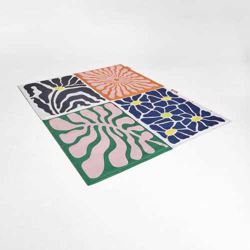 Tapis d\'extérieur Flying Carpet / 180 x 140 cm - Rembourré - Fatboy - Floral / Bleu marine & crème - Mousse, Polyester recyclé