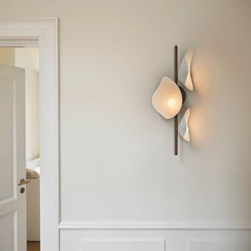 Florii 3 Wall light plastic material white / H 61 cm - NUURA - Dark bronze / White - Aluminium, Polycarbonate