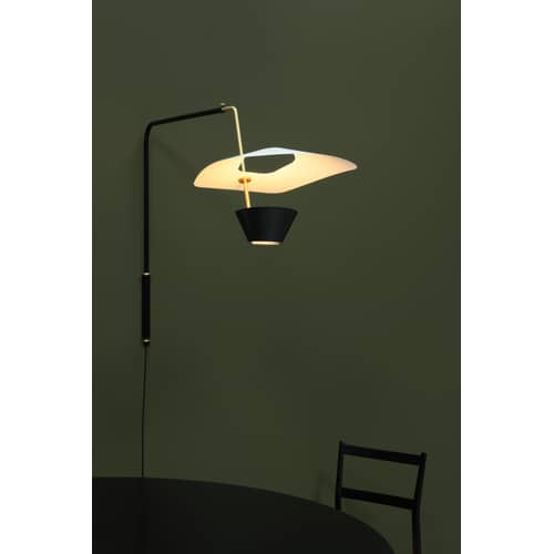 Applique avec prise G25 blanc or métal / Potence - Réédition 1951, Pierre Guariche - SAMMODE STUDIO - Noir, laiton & blanc - Acier laqué, Laiton brossé, Métal laqué