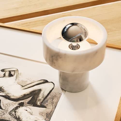 Lampe sans fil rechargeable Stone Portable LED marbre blanc / Ø 16 x H 19 cm - Tom Dixon - Marbre blanc / Argent - Acier poli, Marbre