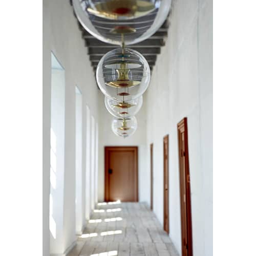 Pendelleuchte VP Globe plastikmaterial gold transparent / Ø 40 cm - Panton 1969 - Verpan - Transparent / Messing, orange & blau - Aluminium, Polyacryl